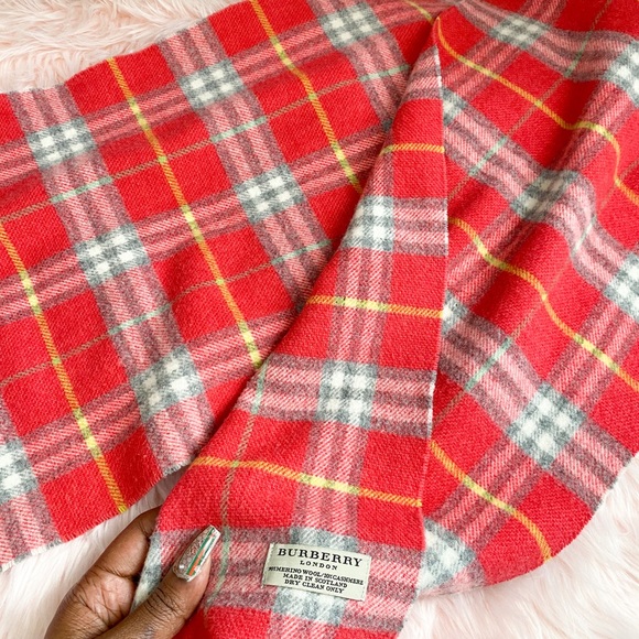 Classic Vintage Check Cashmere Scarf| Burberry - Picture 2 of 8